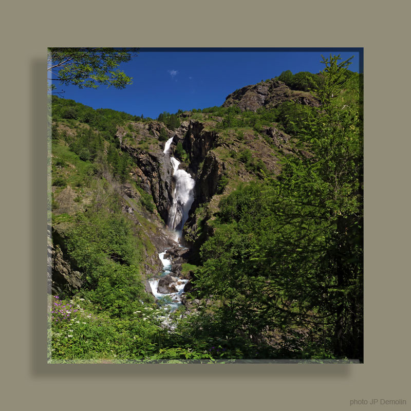 Pano 02CASCADES DORMILLOUSEWTFNV N2018 CARRE